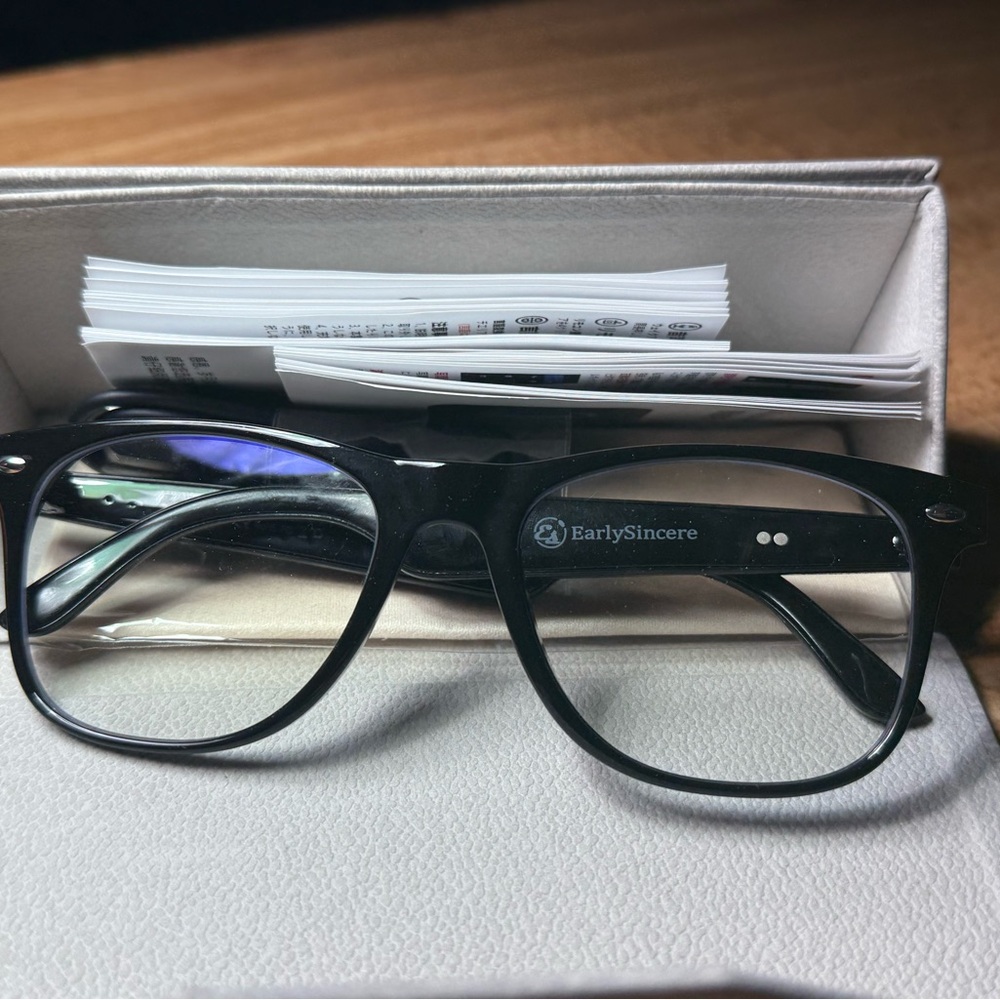 EarlySincere Black Glasses